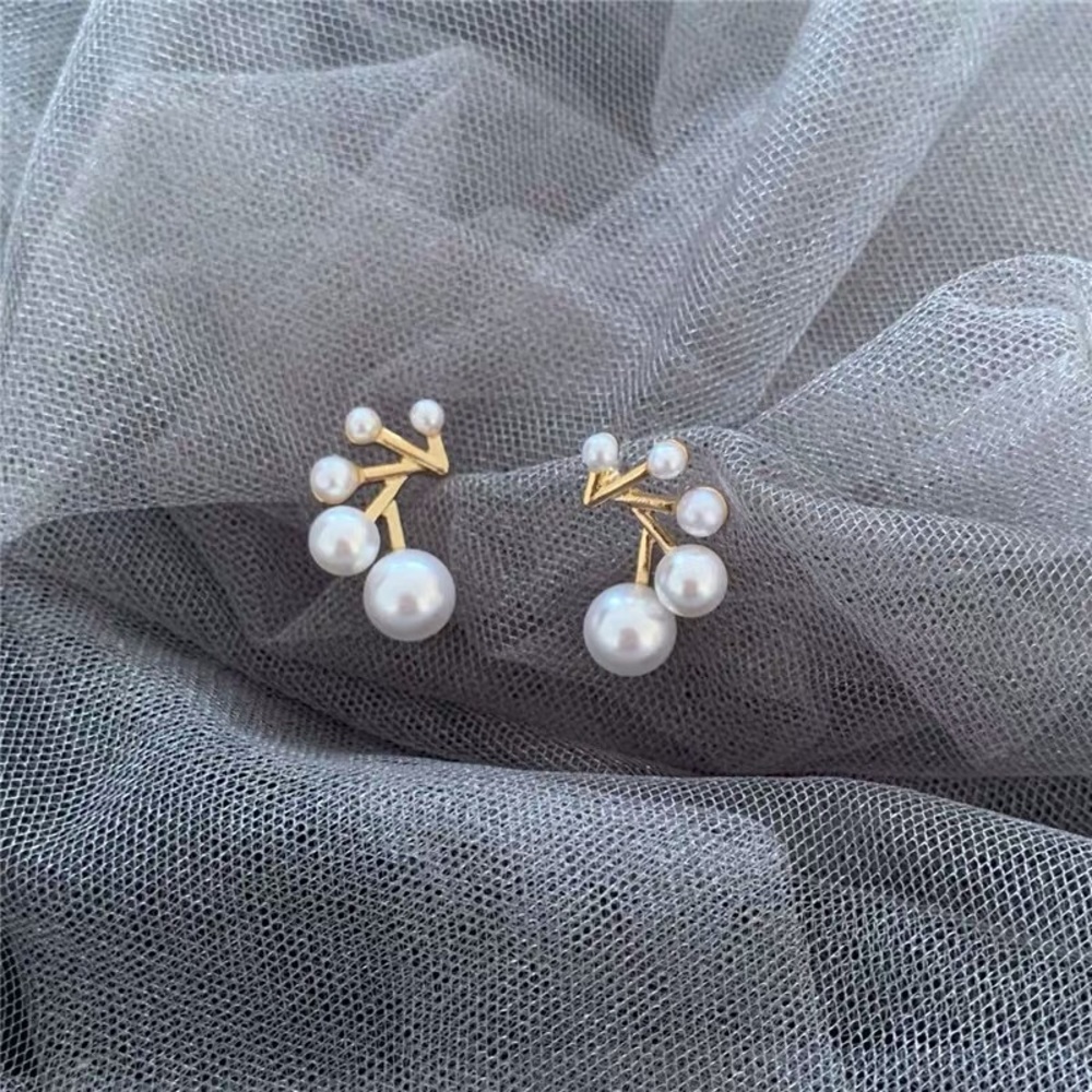 Pearl Studs!